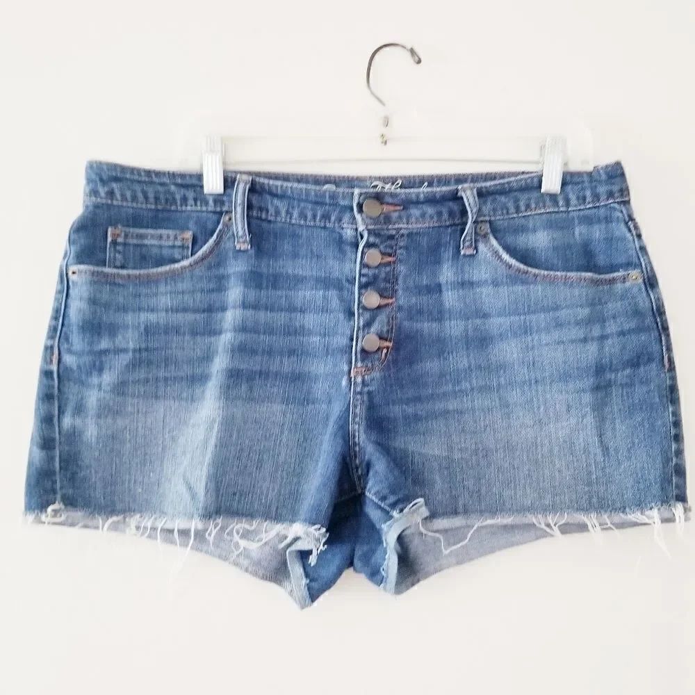 Universal Thread shorts with button fly closure